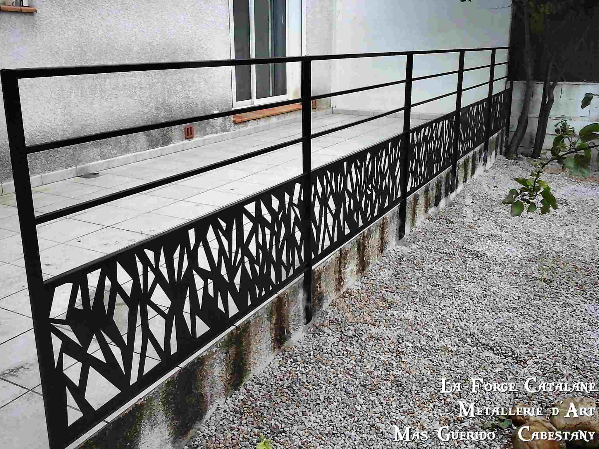 rambarde cloture moderne soubassement decoupe laser fer La Forge Catalane (3).jpg